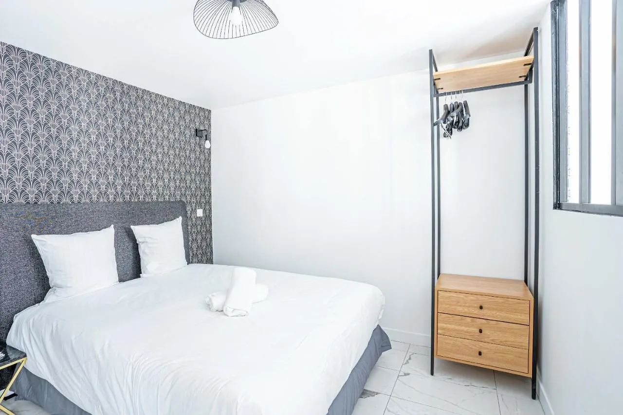 143 - Urban Charming Flat In Center Of Paris Daire