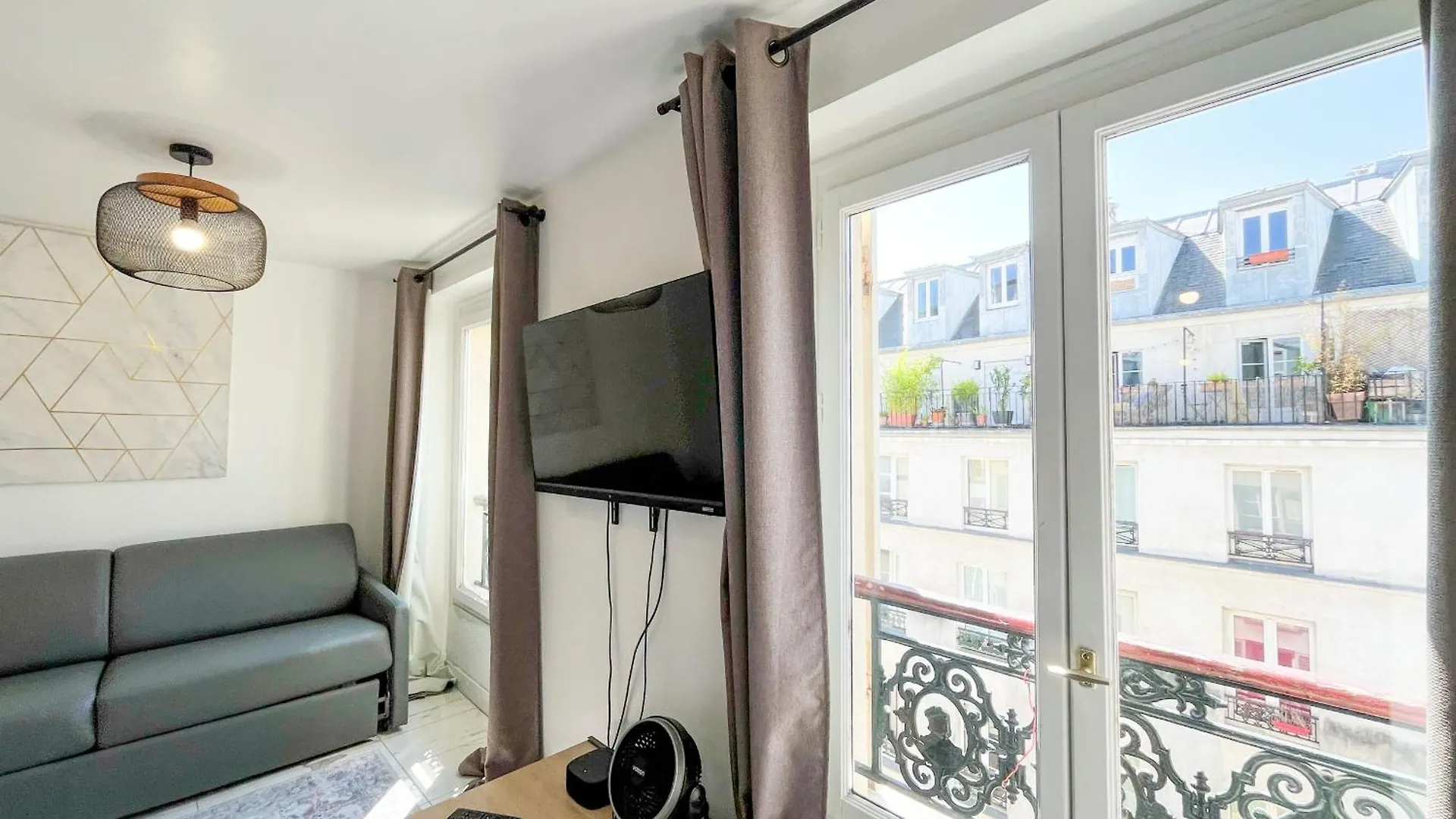 143 - Urban Charming Flat In Center Of Paris Daire 0*,  Fransa